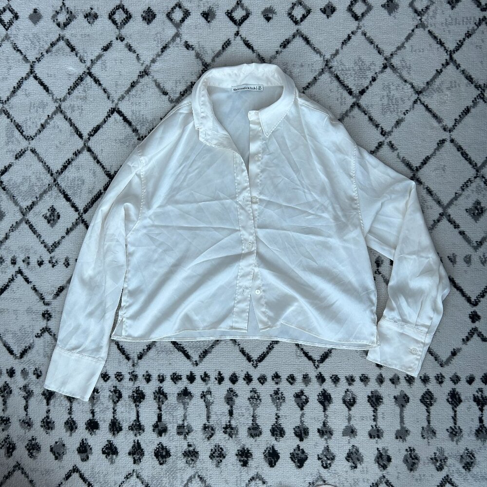 Abercrombie & Fitch Cropped Silk Blouse